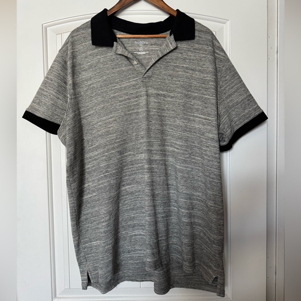 Men’s Gray and Black Goodfellow Short Sleeve Henley. Size 2Xl.